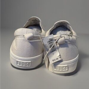 Old Navy NWT original shoes. Kids 4 size fits like 5.5-6 in women’s.